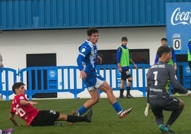 Lander Pinillos marca el gol de la victoria en el tramo final del partido.