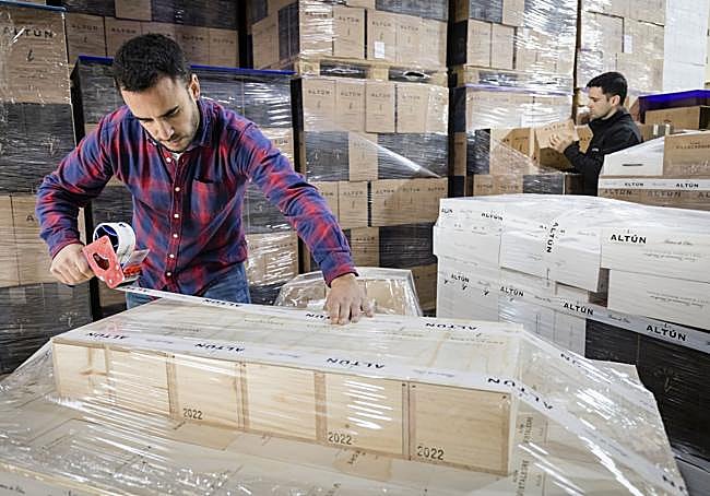 Es otro mes frenético en los dominios de Altún. Esta vez, el alto volumen de pedidos marca la actividad.