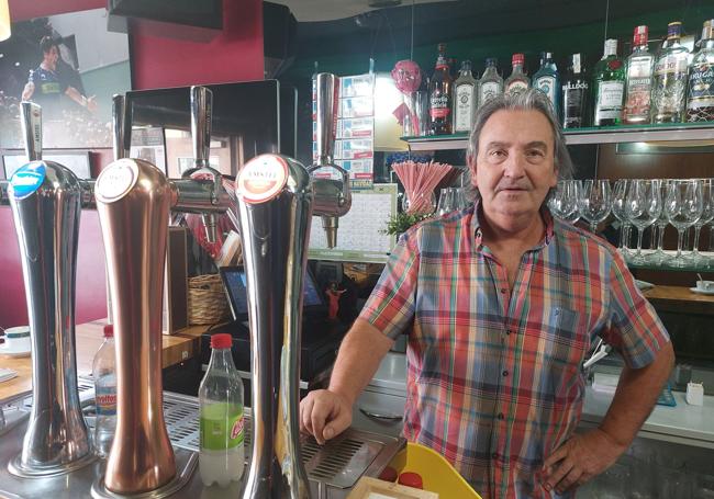 Eduardo Hernández, al frente de la barra del Txukun.