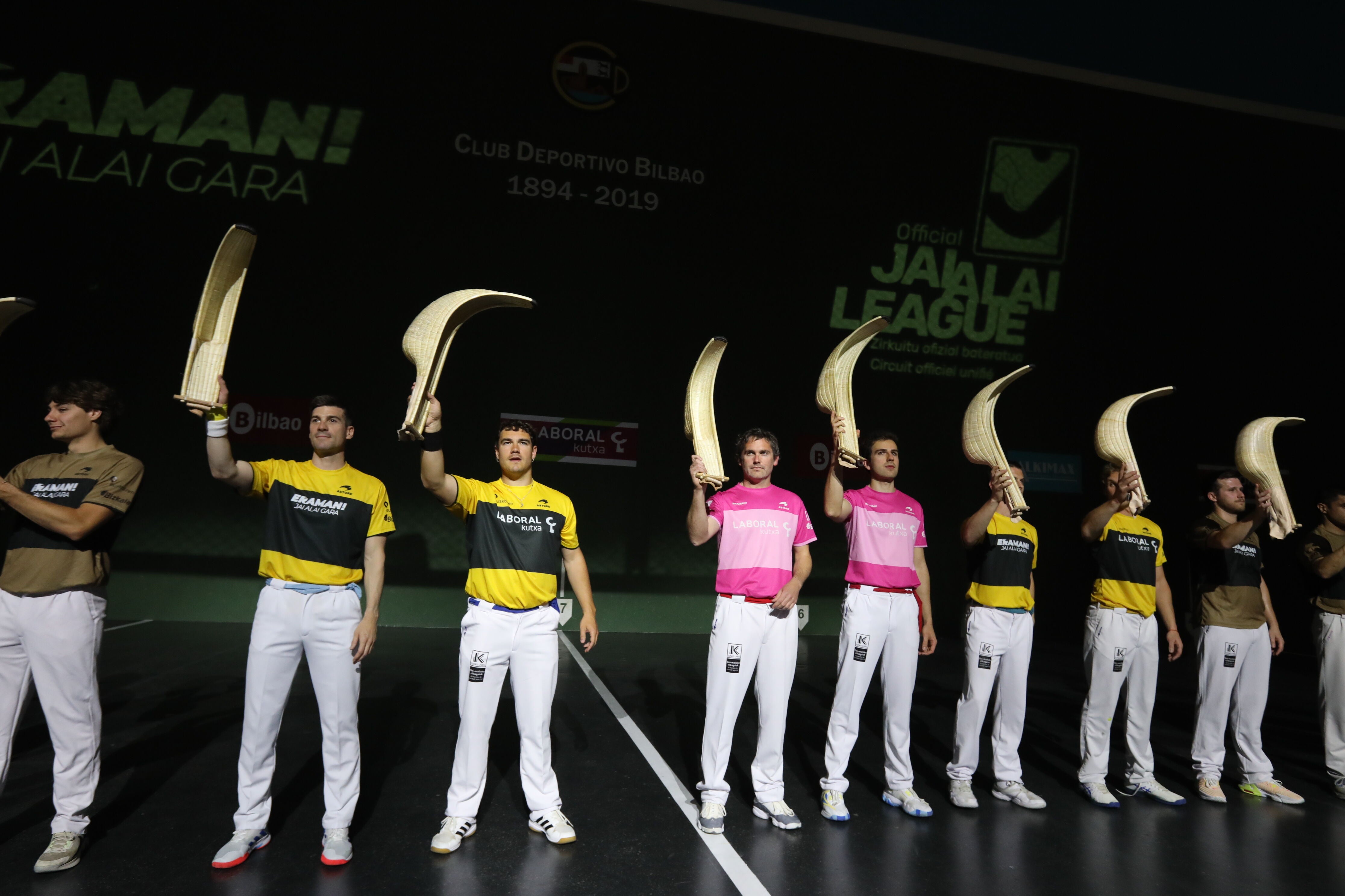 Puntistas participantes en la Jai Alai League de cesta punta.