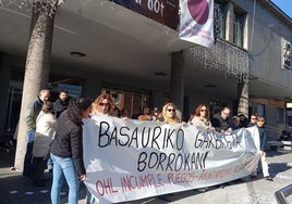 Imagen de la última protesta celebrada frente al Ayuntamiento.