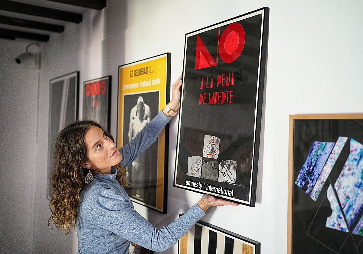 Erakusketak lau atal orokorretan sailkatzen du Basterretxearen ekoizpena.