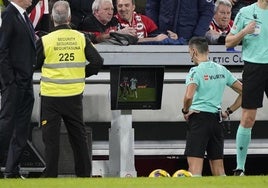 Alivio para el Athletic: el árbitro de campo contradice al del VAR en un penalti en su contra