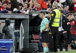 La contundencia del árbitro ante el VAR que salvó al Athletic de un penalti en contra: «No voy a señalar nada»