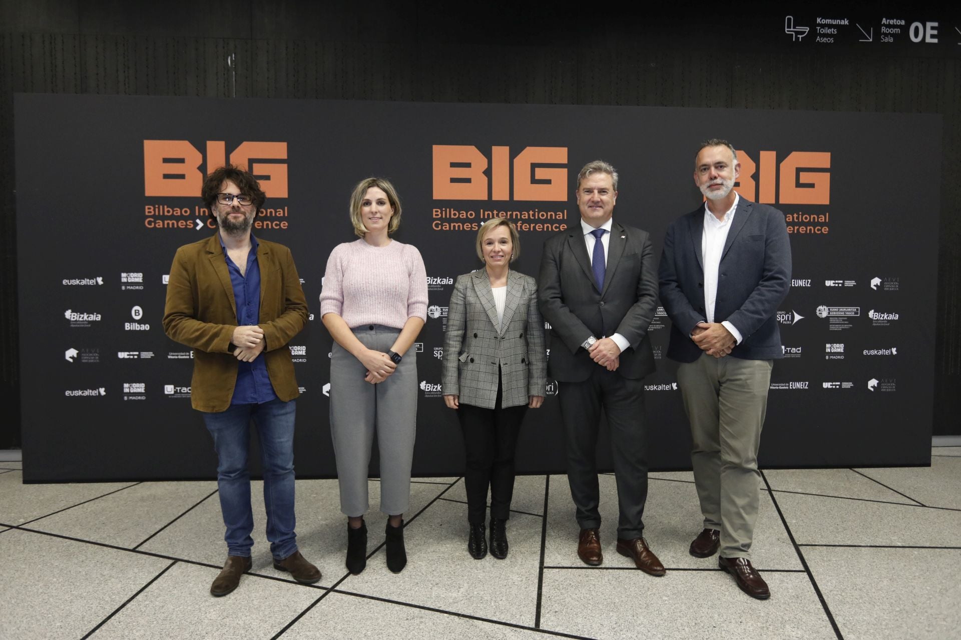 De izquierda a derecha, Alfonso Gómez, Ainara Basurko, Elixabete García Caballero, Javier Garciñuno y Curro Barrena.