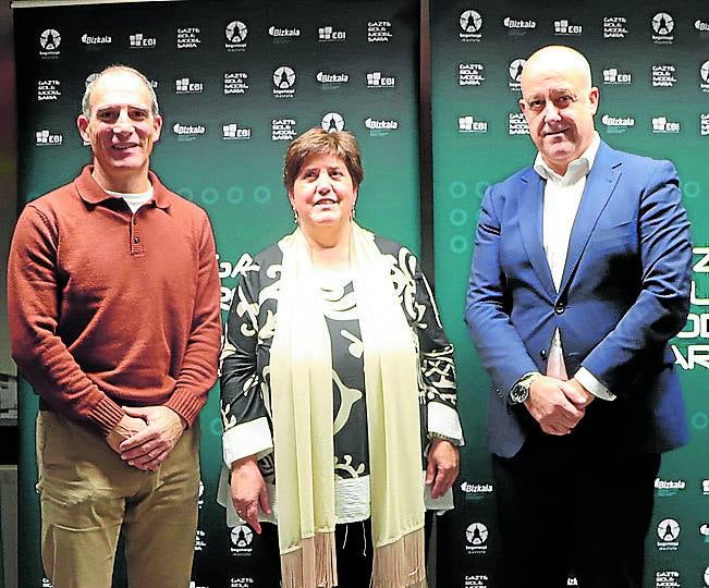 Iñigo Vallejo, Anabella Barroso y Sabin Anuzita.