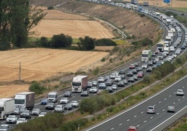 El nudo de Armiñón es uno de los puntos calientes de la red vasca de carreteras.