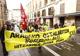 Una de las convocatorias de protesta convocada por el sindicato LAB este mediodía.