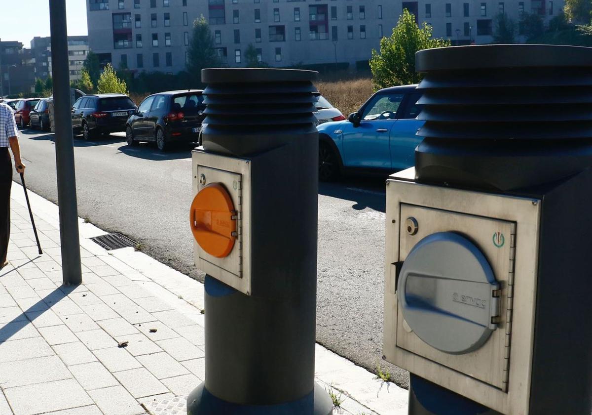 Buzones de recogida neumática en un barrio de Vitoria.