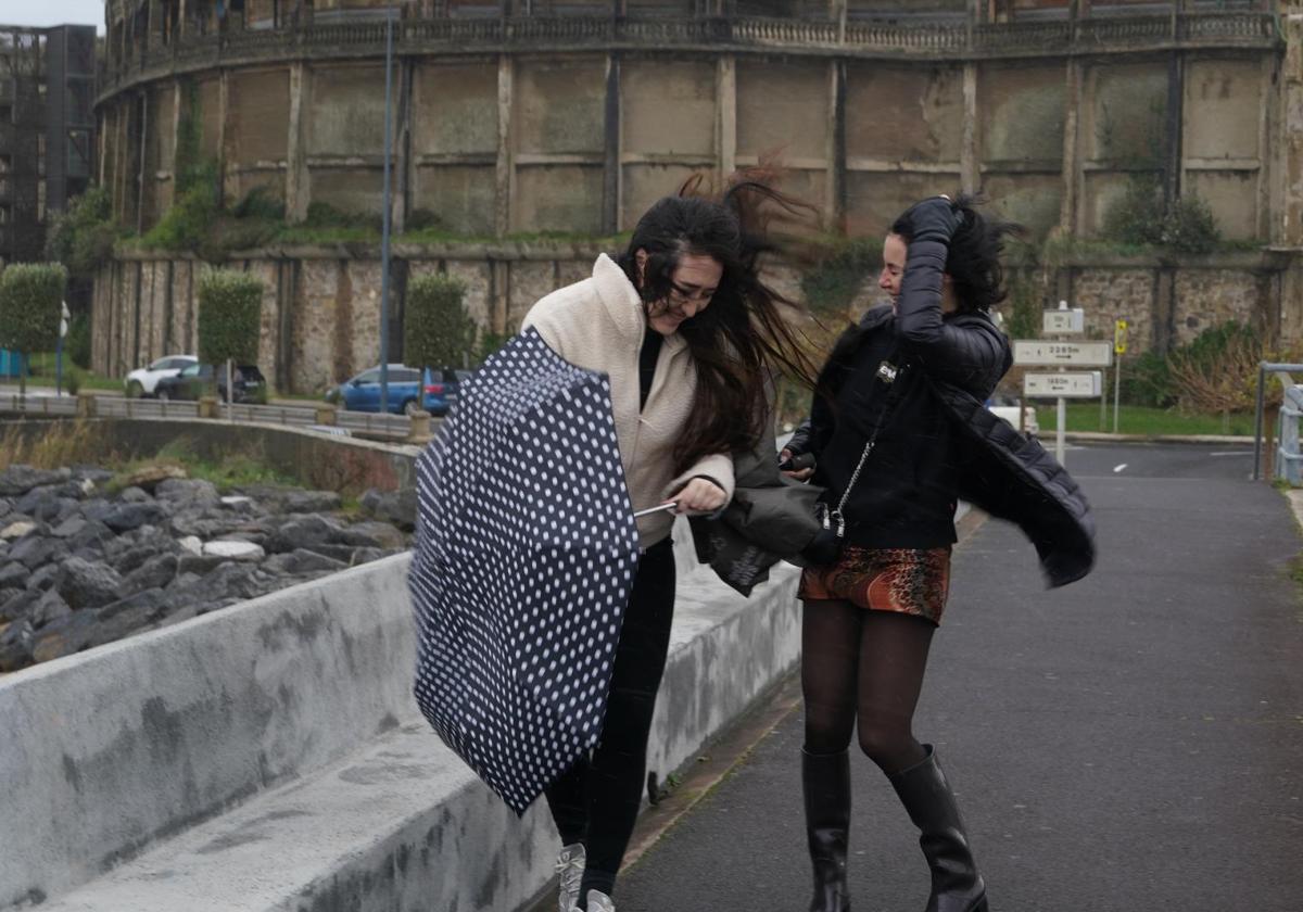 Euskadi comenzará la semana en alerta meteorológica: las abundantes precipitaciones y el frío persistirán varios días