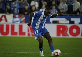 Diarra realiza un pase en el partido ante el Valladolid.