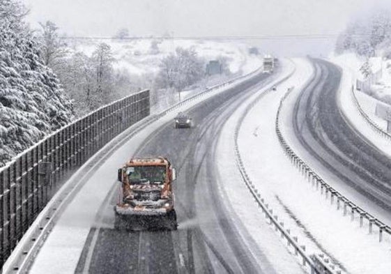 Cómo conducir con nieve, hielo o lluvia