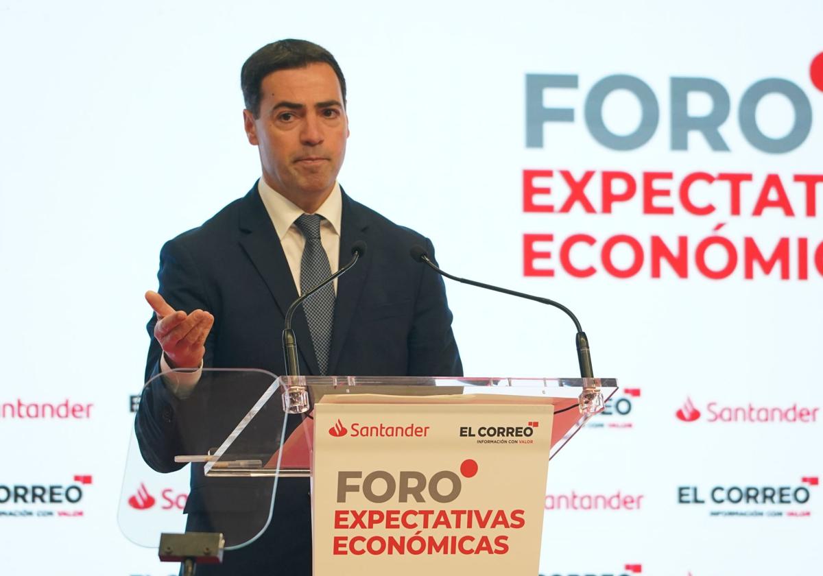 El lehendakari, Imanol Pradales, este lunes en el Foro Expectativas Económicas de EL CORREO y Santander.