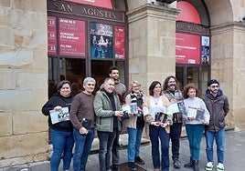 Los actores presentan sus trabajos junto con la autoridades municipales y teatrales.