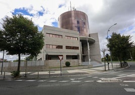 Exterior de la comisaría de la Ertzaintza en Vitoria.