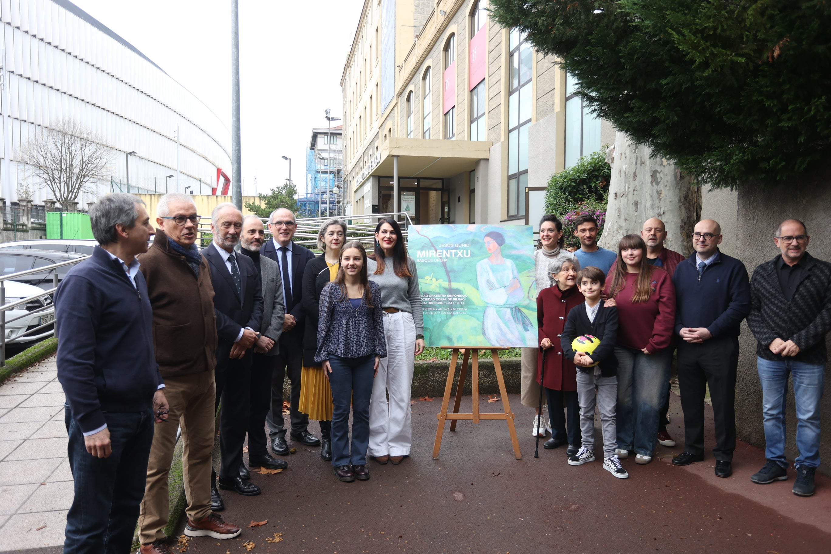 Presentación del doble CD de 'Mirentxu', en la sede de la Sociedad Coral, con presencia de parte del equipo artístico, así como de Leixuri Arrizabalaga (diputada de Cultura), Urkiri Salaberria (directora de Patrimonio del Gobierno vasco), Juan Diego (director de relaciones institucionales de Petronor) e Iñigo Alberdi (director general de la Sociedad Coral).