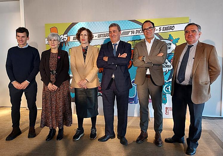 Koldo Bilbao, responsable Cultura de la Fundación BBK; Miren Elgarresta, directora de Emakunde; Amaia Esquisabel, directora de Investigación del departamento de Ciencia, Universidades e Innovación del Gobierno vasco; Xabier Basáñez, director general del BEC; Gorka Oraa, director de Infancia, Adolescencia y Familias del Gobierno vasco; y José Antonio Prado, event manager de PIN.