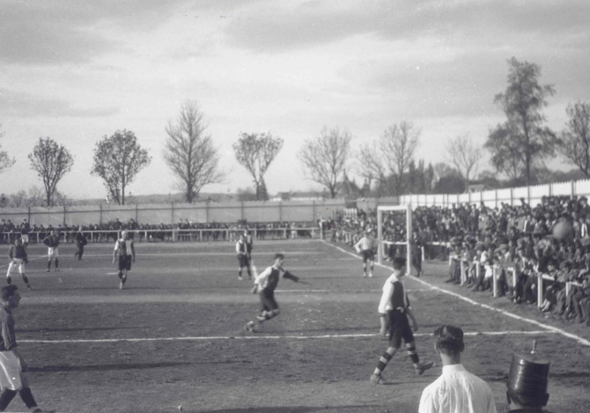 Imagen de un partido disputado en Mendizorroza, en torno a 1924.