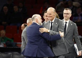 Pablo Laso y Dusko Ivanovic se saludan antes del partido