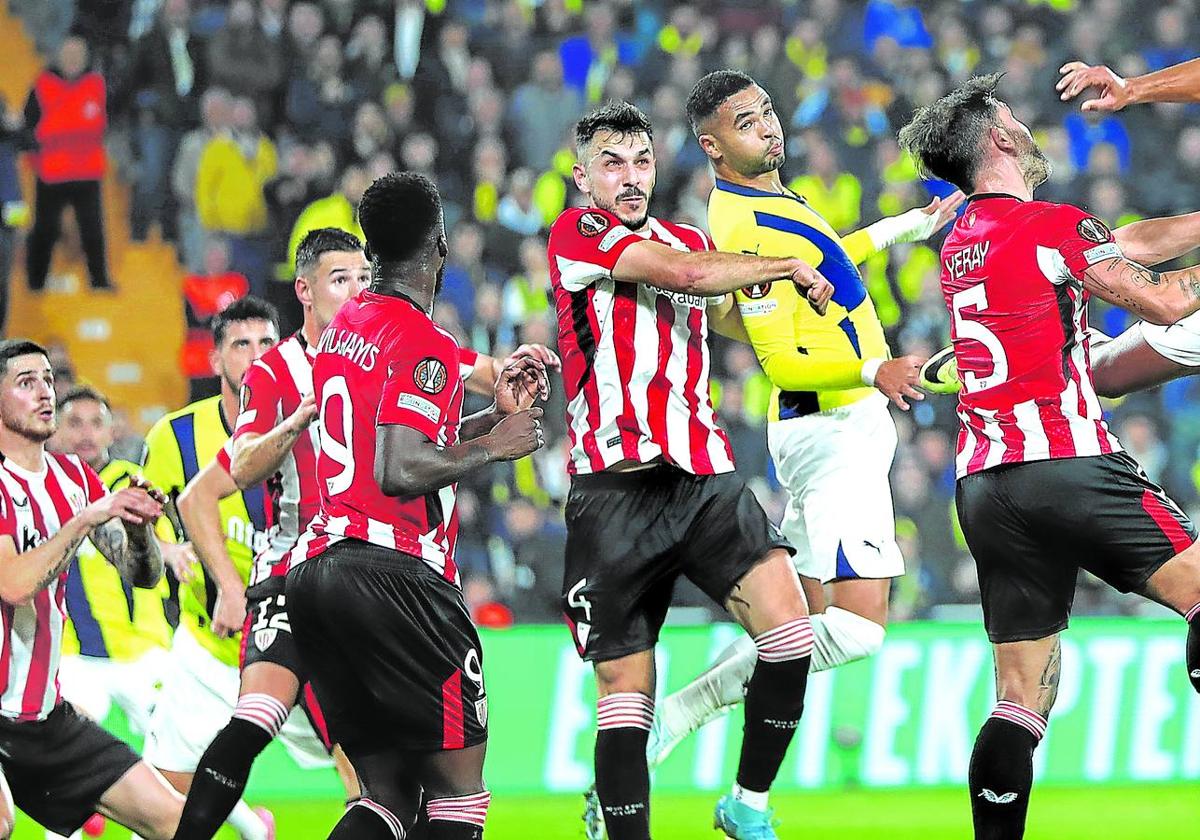 En racha. El Athletic completó un gran partido en Estambul y regresó a Bilbao con los tres puntos.