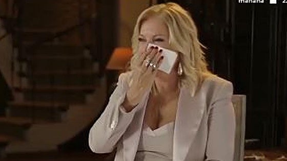 Bárbara Rey, al límite: rompe a llorar y tiene que parar su entrevista con Santi Acosta