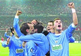 Los futbolistas del Athletic celebran la victoria.