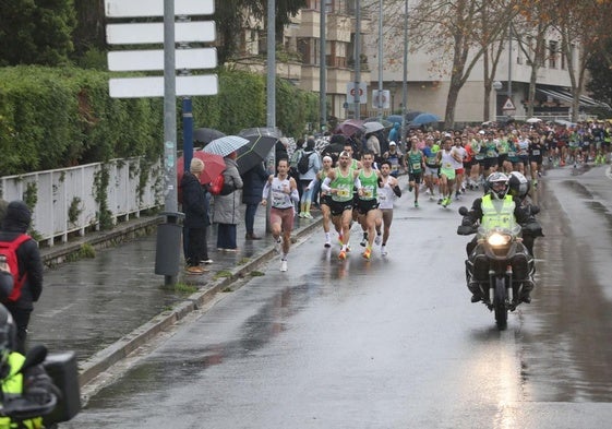 La Media Maratón se vio afectada en varios puntos por la falta de Policía Local