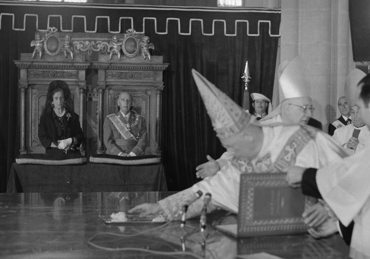 Franco, en su visita a Vitoria para consagrar la Catedral Nueva en 1969.