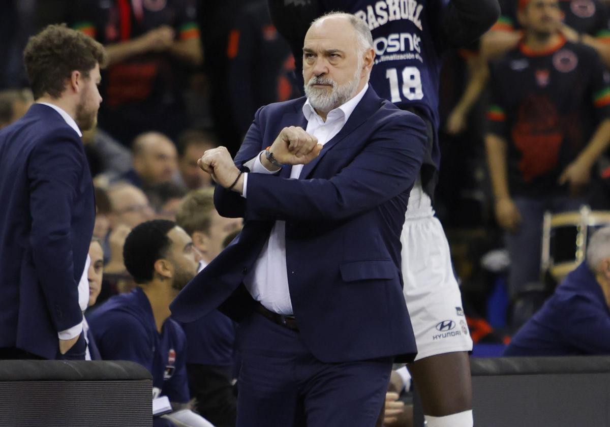 Pablo Laso pide un cambio durante el partido contra el Granada.