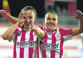 Las jugadoras del Athletic celebran uno de los cinco goles que consiguieron ayer en el estadio Jesús Navas.