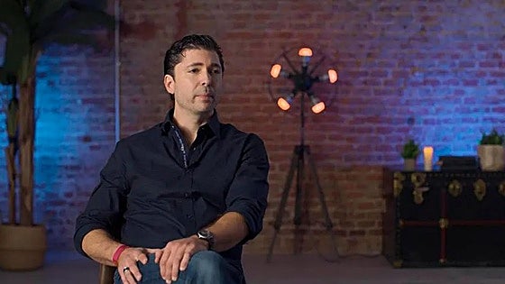 Los caprichos de Ángel Cristo: doce guitarras, estudios de francés en los Alpes y de música en Nueva York