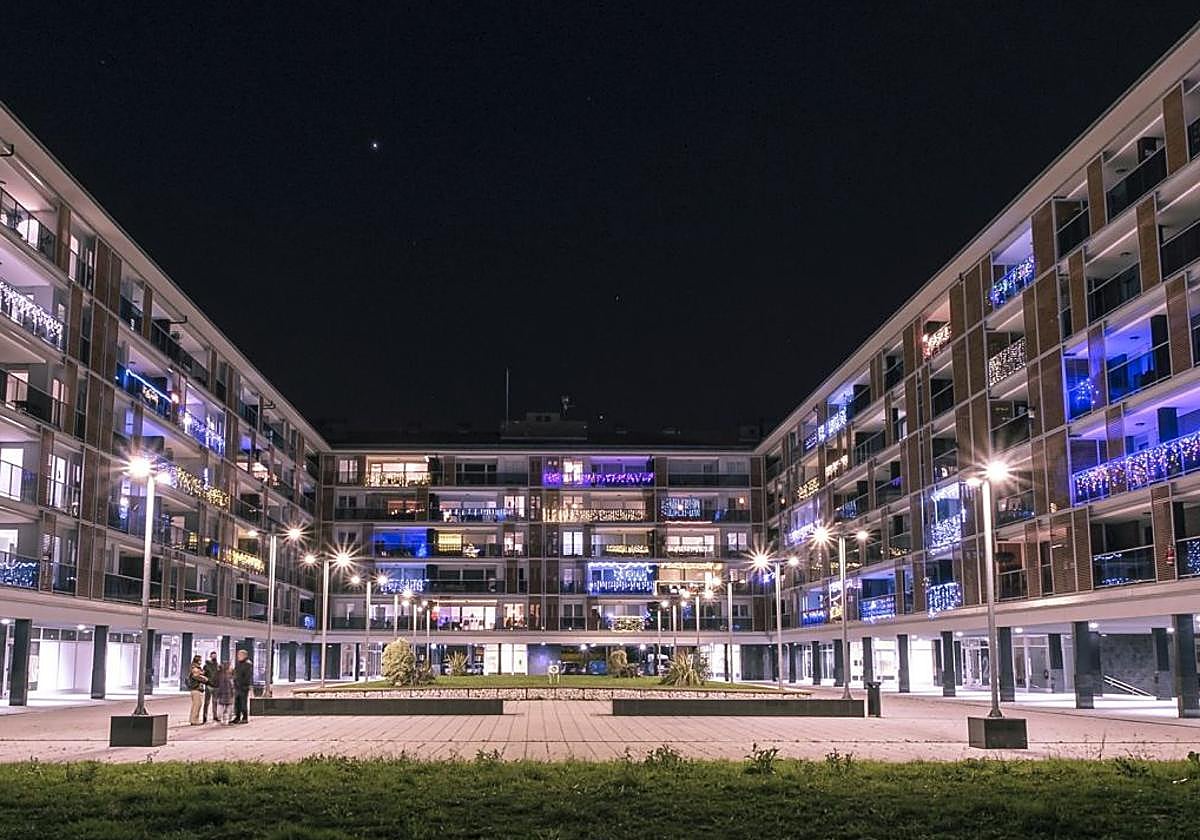 Imagen de los balcones decorados en 2022.