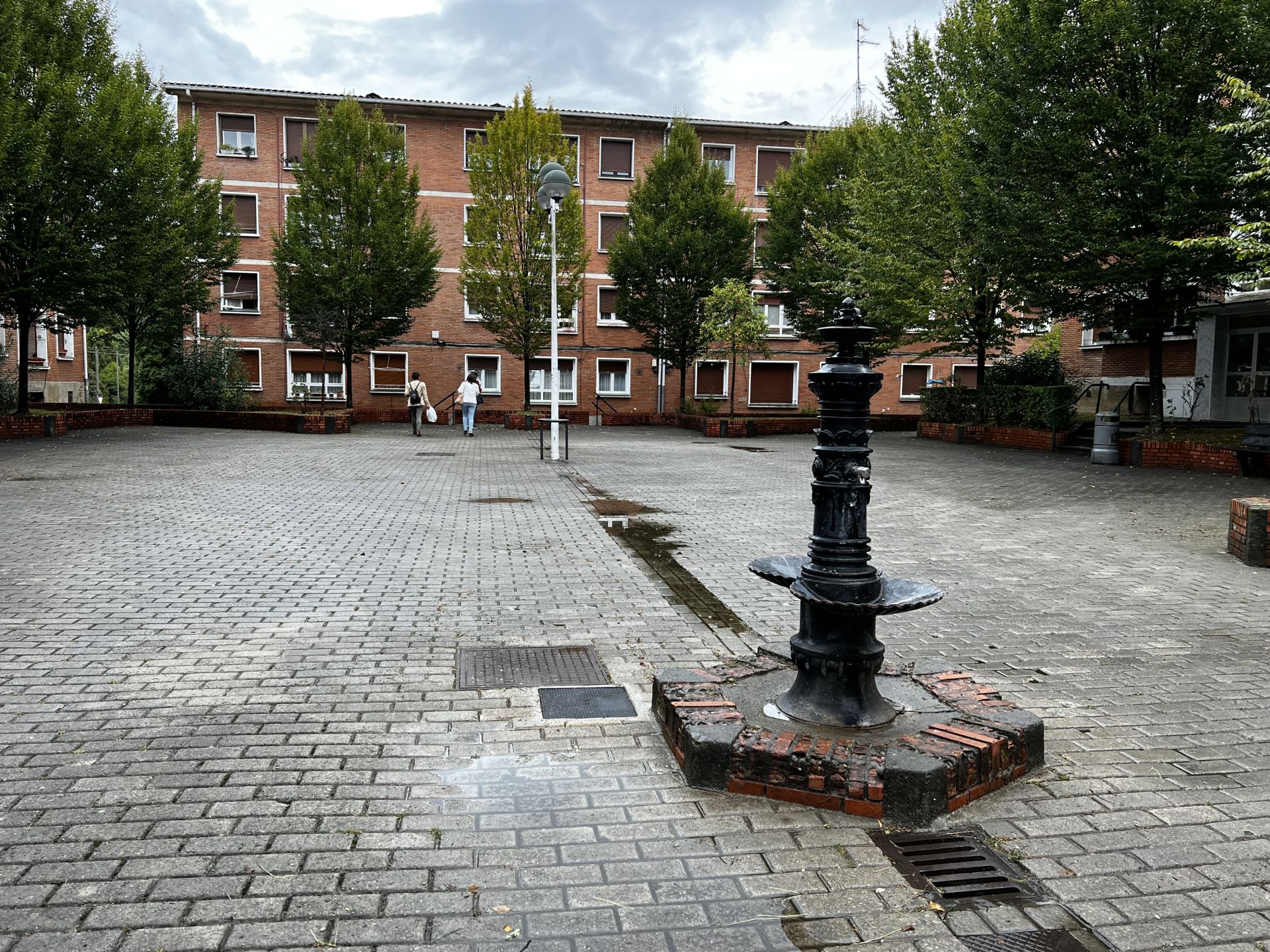 Las plaza Jesús Guridi espera su renovación desd hace años.