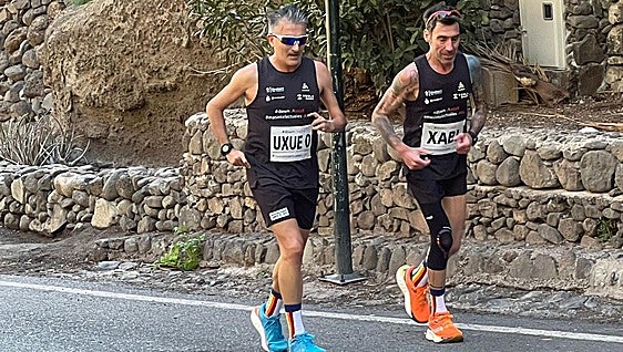 Nuevo reto solidario para Javi Conde y Jon Salvador: subir tres puertos en Gran Canaria en cinco días
