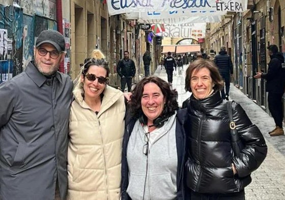 Arantxa Echevarría, junto a los actores Carolina Yuste y Luis Tosar, los tres nominados.