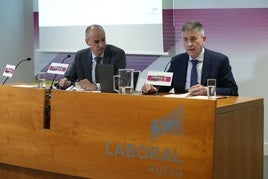 Ibon Urgoiti y Joseba Madariaga en la sede de Laboral Kutxa en Bilbao