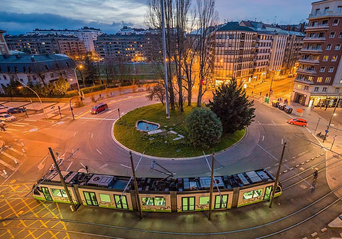 La ampliación del tranvía tendrá un tronco común desde Lovaina hasta el área de Zabalgana, donde se bifurcará en dos ramales, Mariturri y Aldaia.