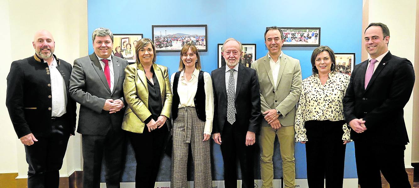 Mikel Antizar, Juan Ibarretxe, Marian Olabarrieta, Amaia Antxustegi, Alfonso Castresana, José antonio Barañano, Karmele Garro y Asier Alustiza.