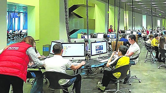 La Alhóndiga busca renacer con un centro para formar a 1.500 jóvenes en tecnología y artes