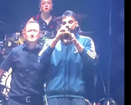 El cameo de Villalibre en el concierto de Fermin Muguruza en Miribilla