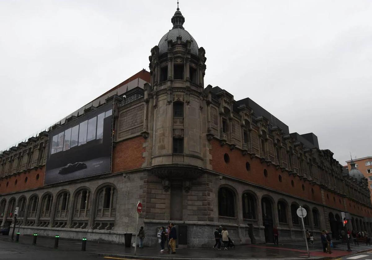 Fachada de Azkuna-Zentroa-Alhóndiga Bilbao.