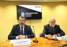 El presidente de Velatia y Orgalim, Javier Ormazabal, junto al presidente de la Cámara de Comercio de Bilbao.