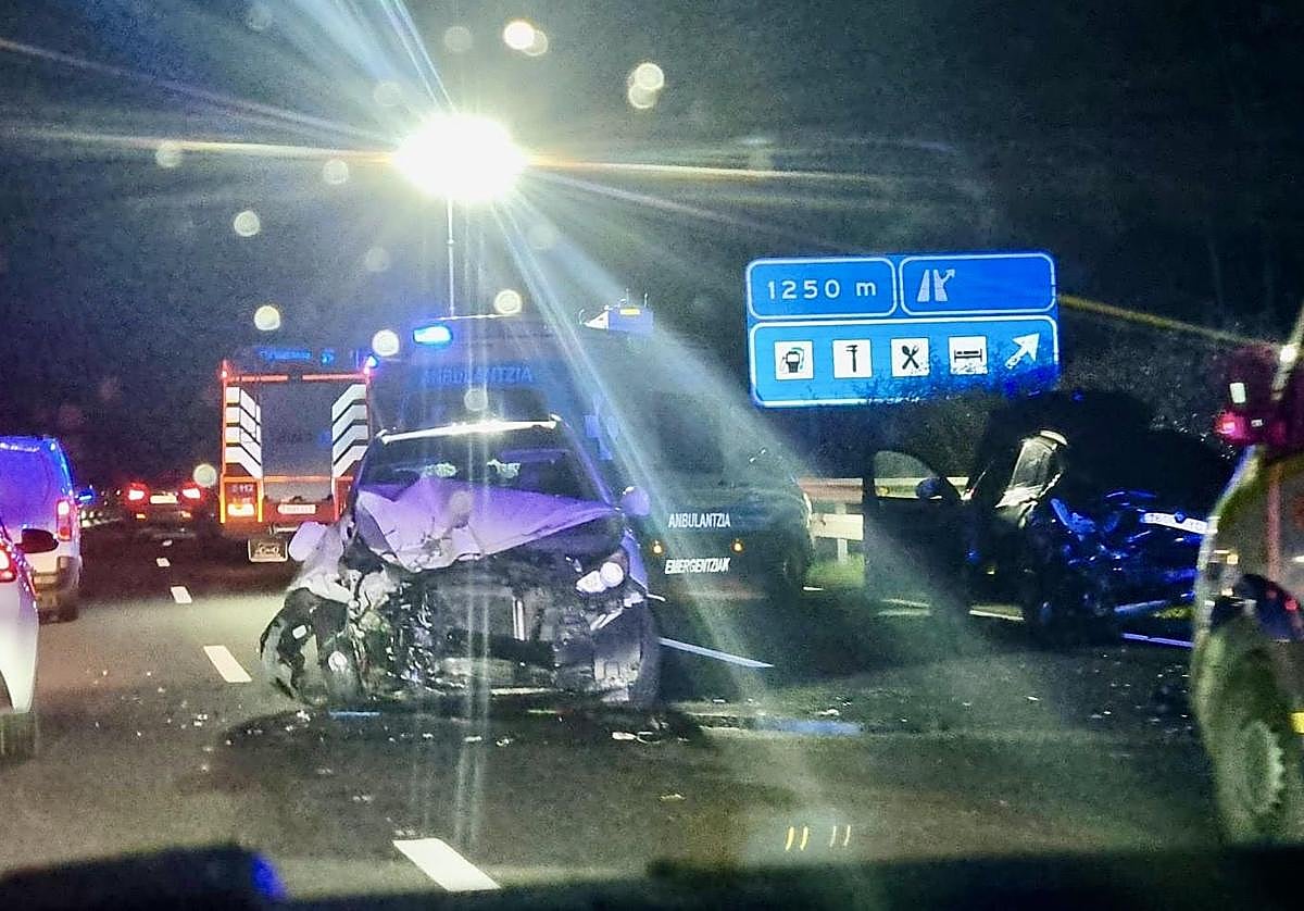 Cinco heridos en un accidente múltiple en la A-8 en Muskiz