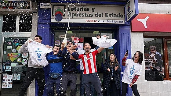 El tercer premio deja 15 millones en Igorre y su equipo de rubgy reparte la mayor parte de ellos