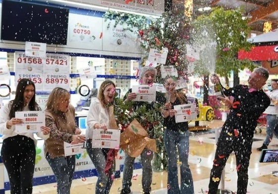 El centro comercial Artea sigue en racha y reparte más de 1,5 millones de euros de una serie del segundo y otras dos de un cuarto y un quinto