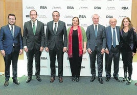 El exlehendakari Urkullu, con la presidenta de la Fundación Catalunya-Europa, Airy Maragall, el expresident Aragonès, Ramón Espadaler y Josep Rull, entre otros.