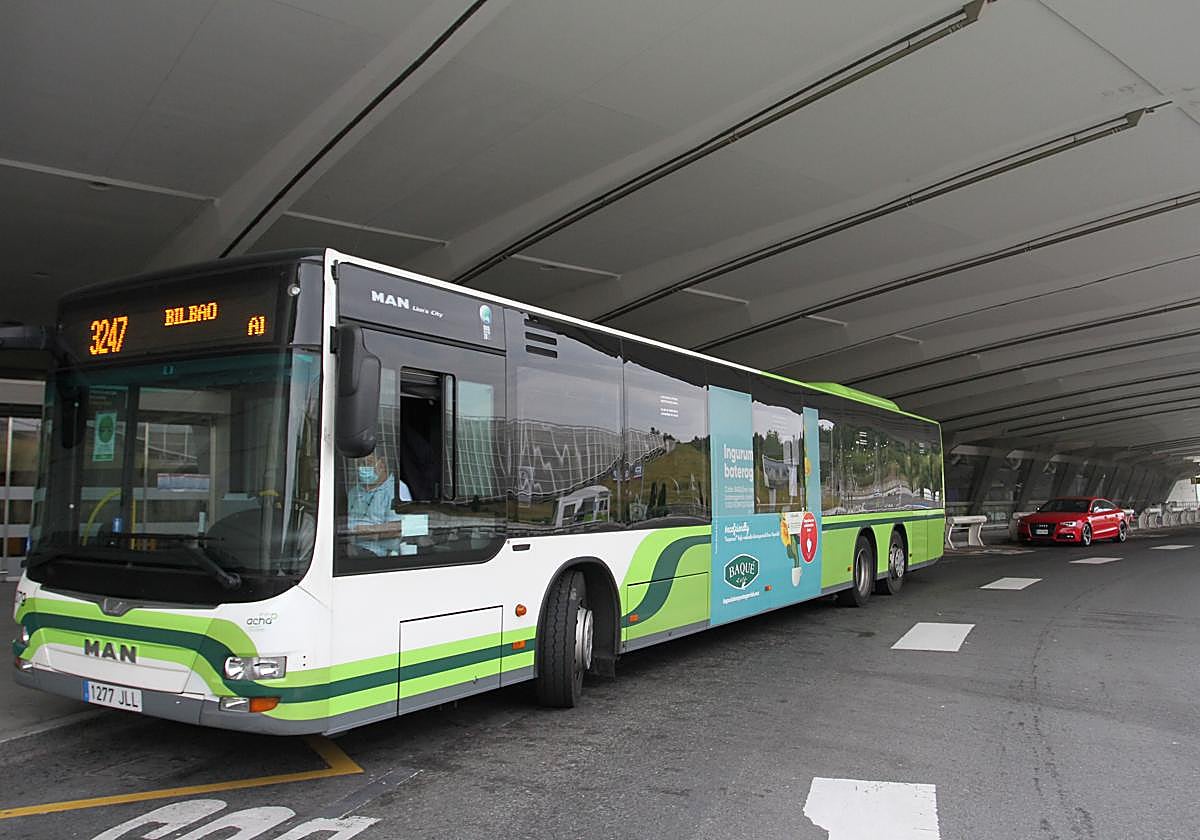 Autobús en el aeropuerto de Loiu.
