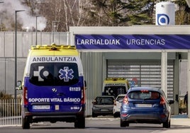 Entrada de las urgencias del HUA Txagorritxu, en Vitoria.