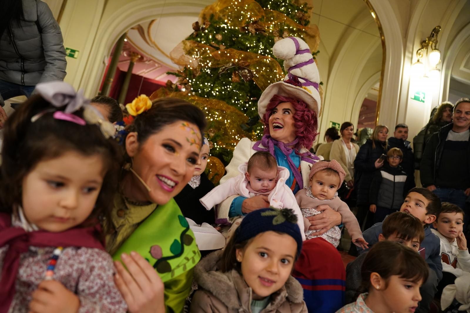 Olentzero y Mari Domingi reciben las últimas cartas de Navidad en Bilbao