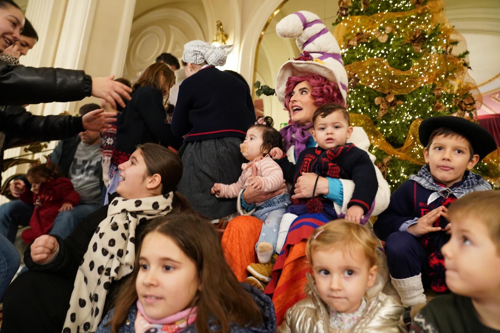 Olentzero y Mari Domingi reciben las últimas cartas de Navidad en Bilbao